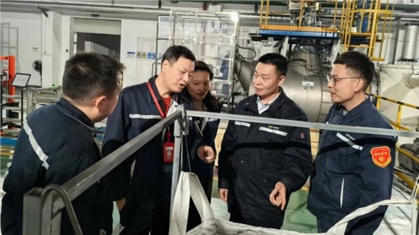 Ủy viên Ban Thường vụ Đảng ủy, Phó Tổng Giám đốc Tập đoàn Trung Thước Cao - Hứn Quí Minh đến công ty khảo sát