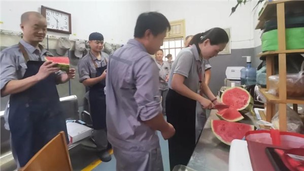 Hè mang đến sự mát mẻ, phòng chống trung để bảo vệ sức khỏe | Công ty tổ chức hoạt động thăm hỏi Mang mát đến hè